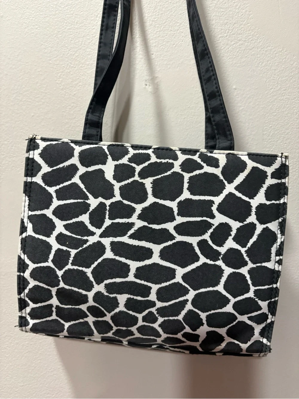 Black & White Giraffe-Print Women's Tote Bag
